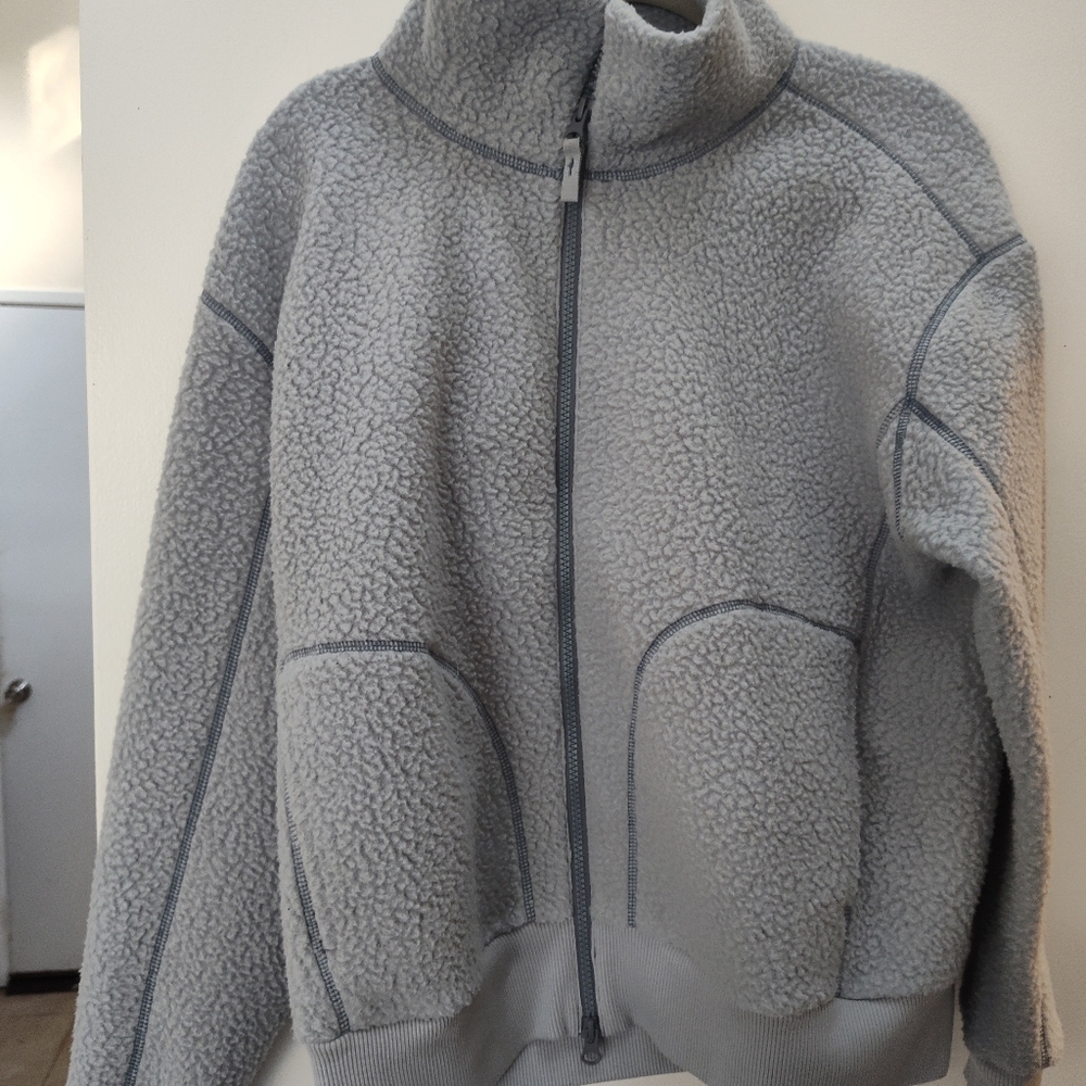 Everlane Renew Teddy Bomber- Smoke